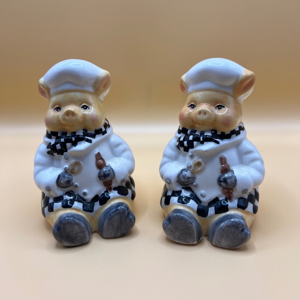 Dori Postlewaite 1999 Chef Pig Salt and Pepper Shakers Ceramic Checkered Set